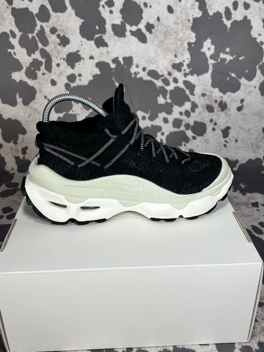 Nike Air Max Flyknit Venture "Black Sail" women's size 7.5